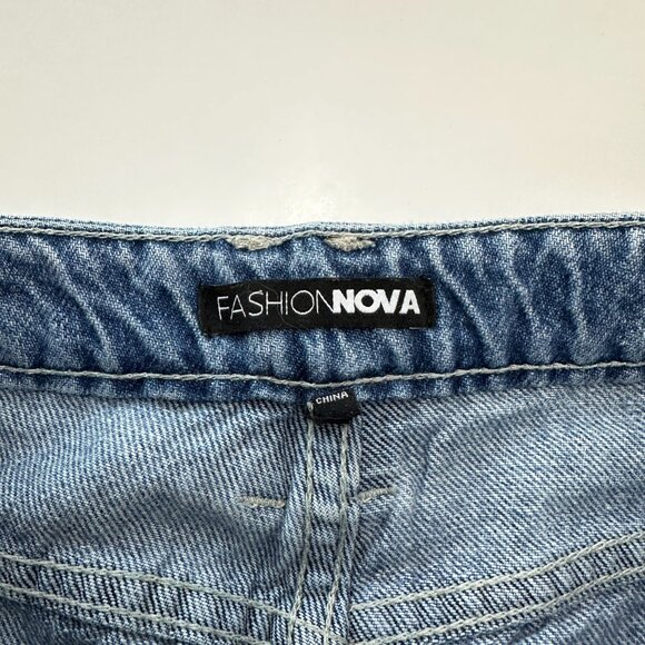 Fashion Nova Crop Wide Leg Women's size 1 Meidum Wash Blue Denim jeans - Picture 3 of 5